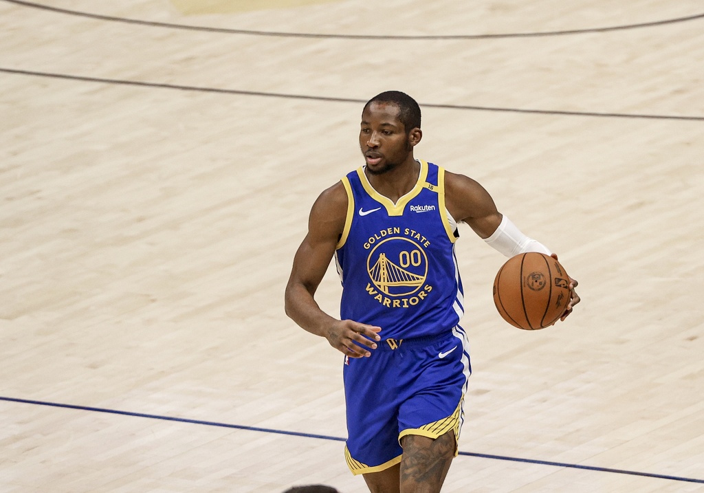 媒体人：库明加还是选择认怂 勇士也相比之前的2年4500万加了点钱