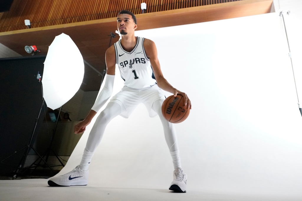 美记：文班需要加强核心力量 英格拉姆就是练核心力量后表现提升